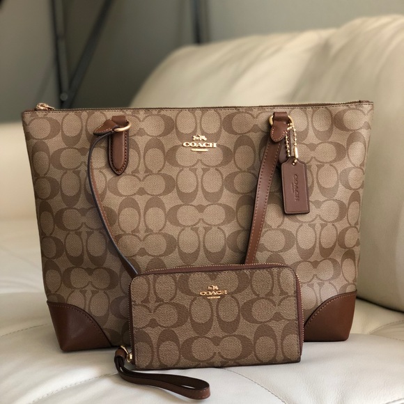 coach zip tote in signature canvas